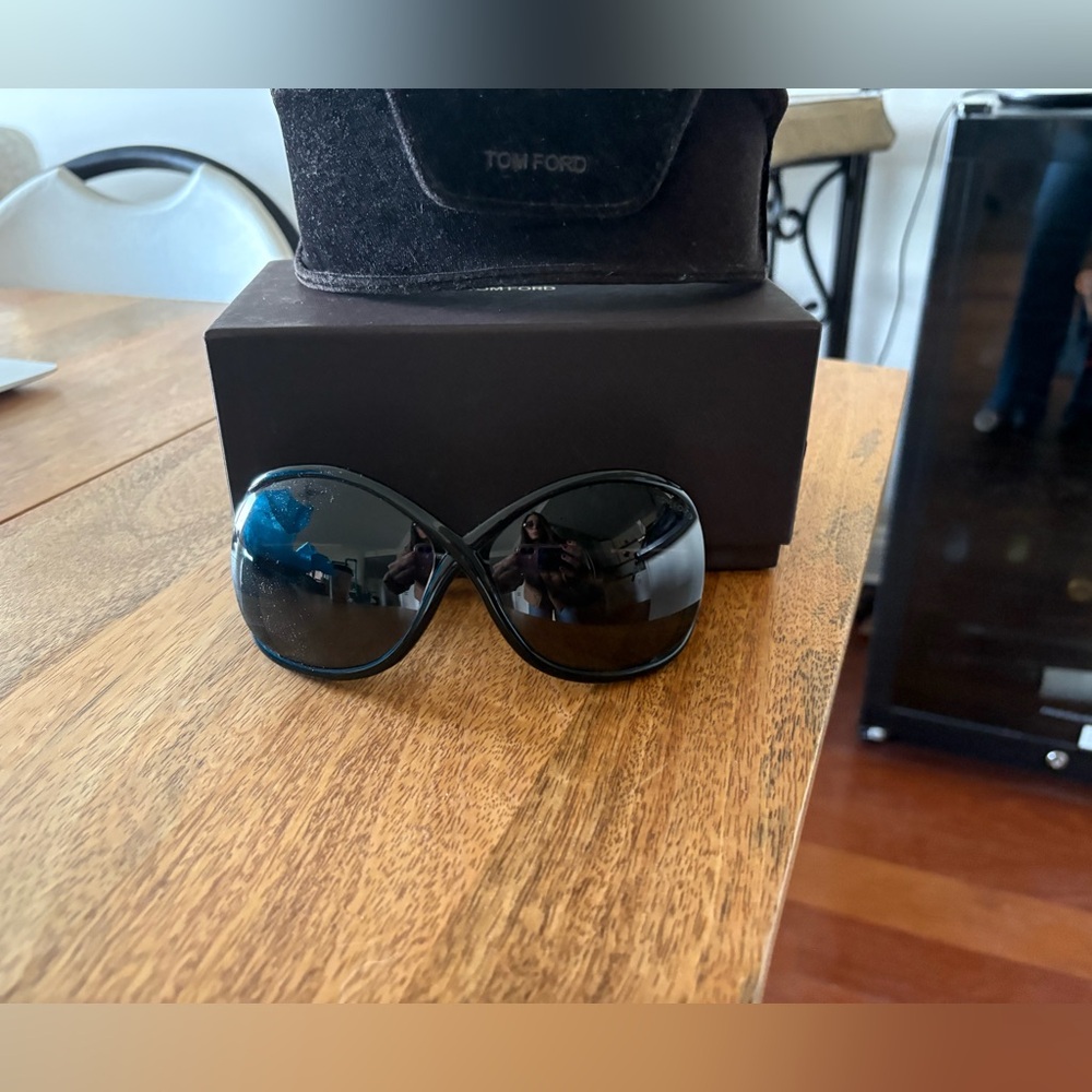 Authentic Tom ford sunglasses. Excellent condition